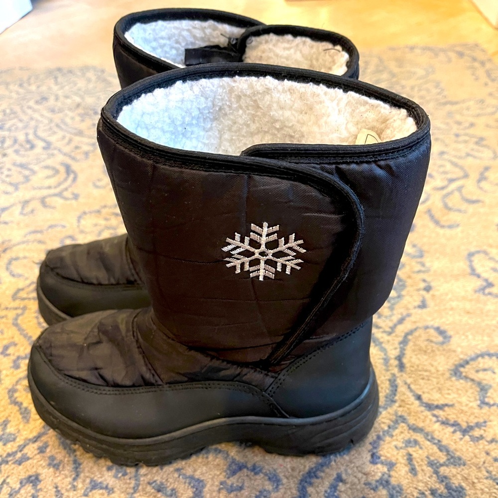 Snow boots